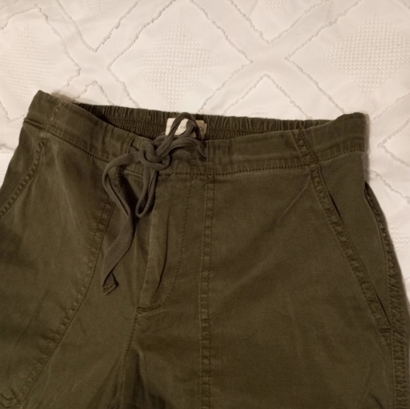 4/$20 Lou and Grey For Loft Army Green Cargo Pants - Picture 6 of 9